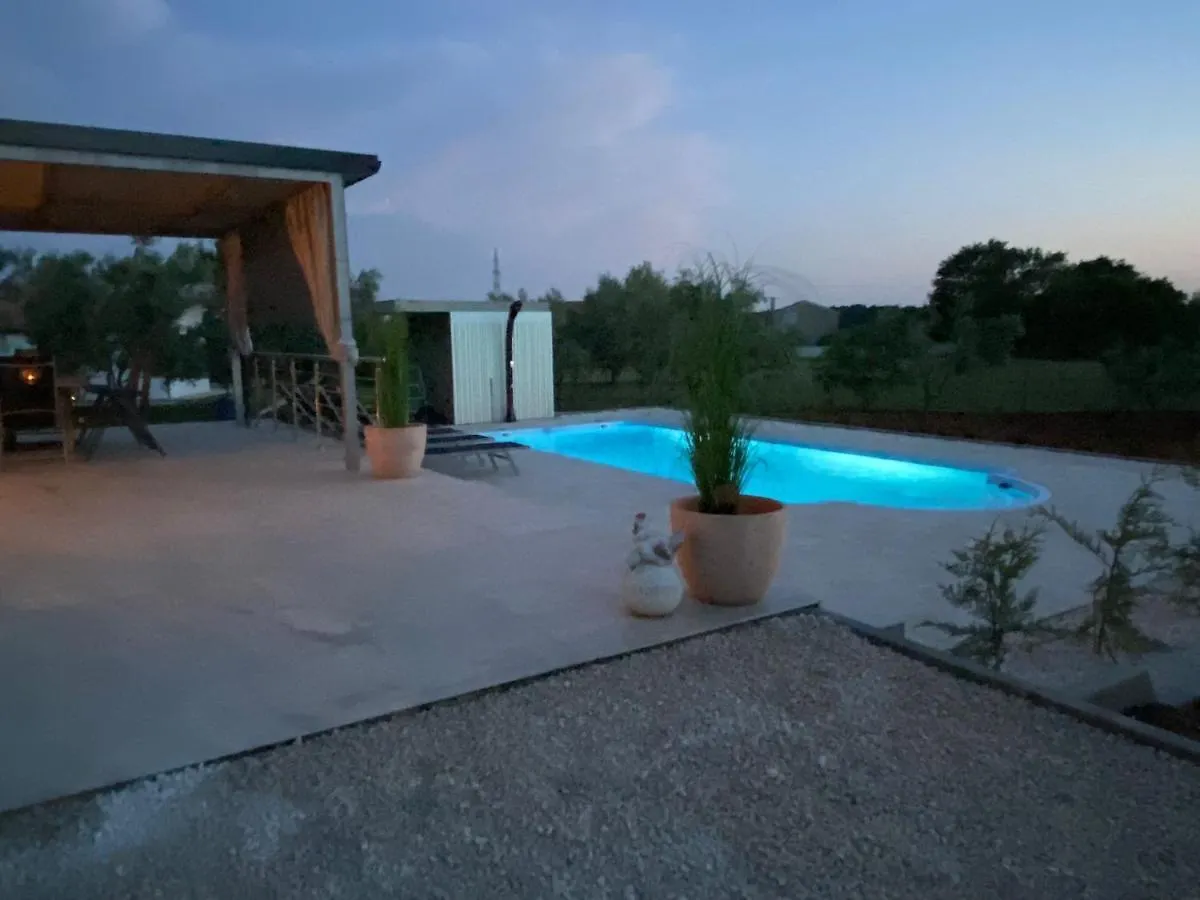 Aleya Ferienhaus Mit Pool Medulin 0*,