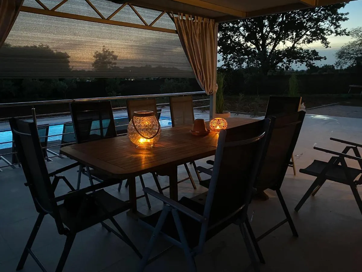 Aleya Ferienhaus Mit Pool Medulin