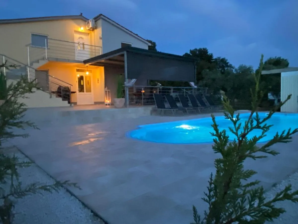 Aleya Ferienhaus Mit Pool Medulin
