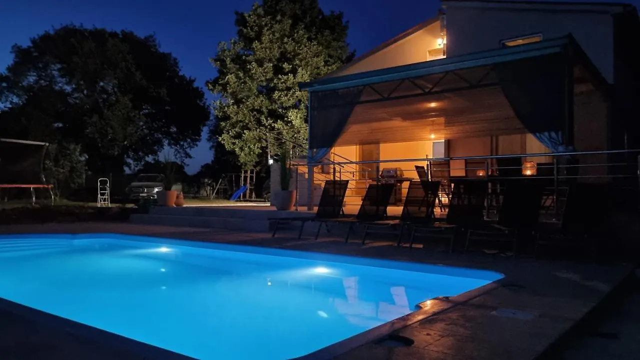 Aleya Ferienhaus Mit Pool Medulin 0*,